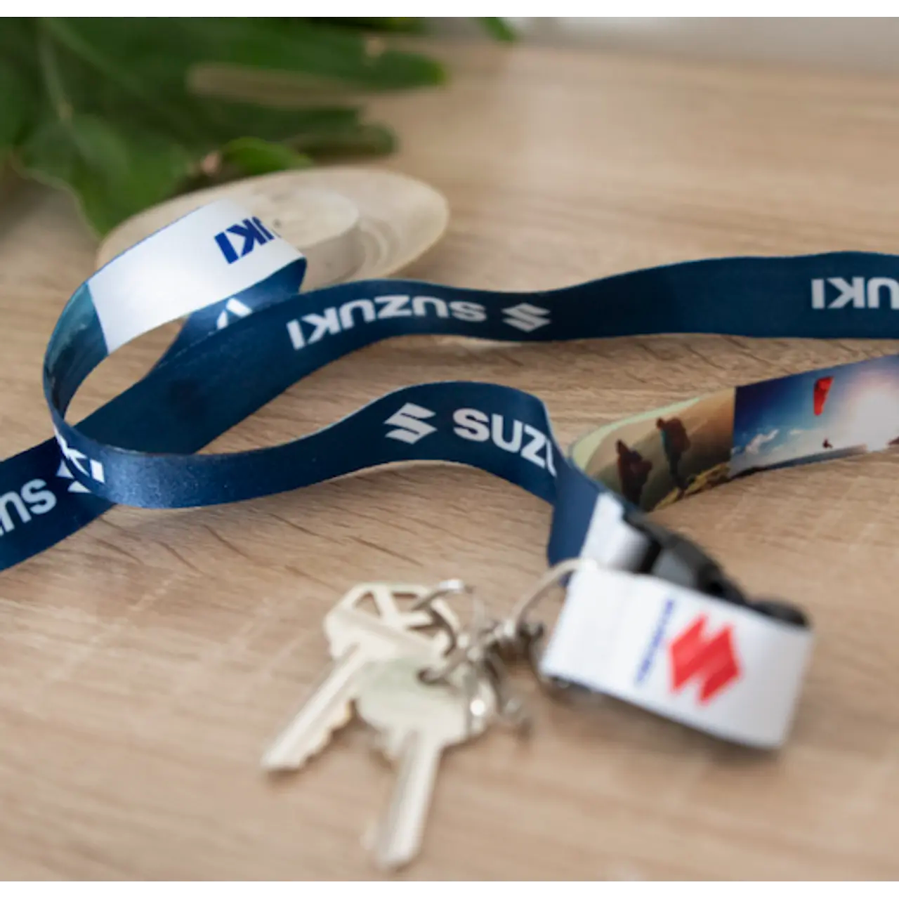 Lanyard Suzuki (1)
