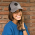 Jockey con logo en PVC (1)
