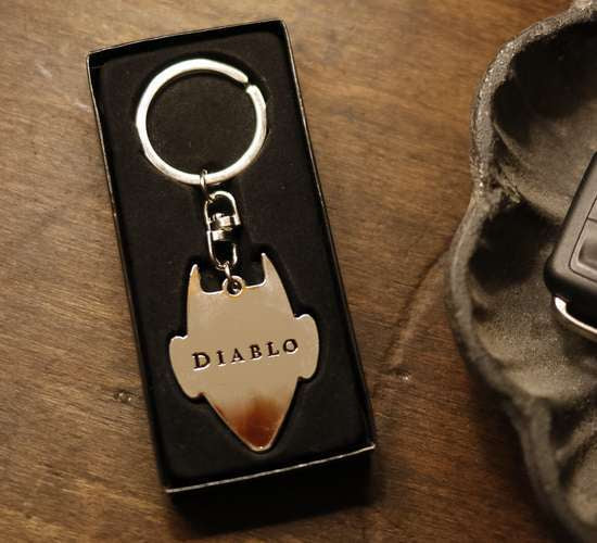 Llavero troquelado 100 personalizado (1)