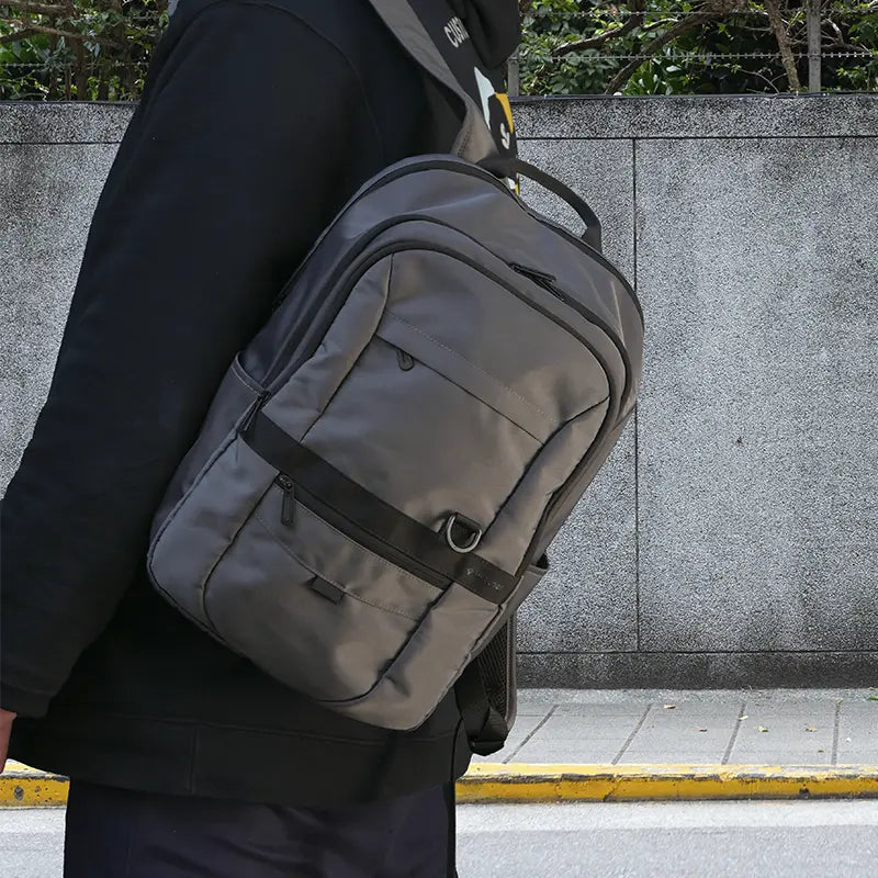 Mochila Sack / Gris Oscuro / Gris Oscuro / Poliestileno