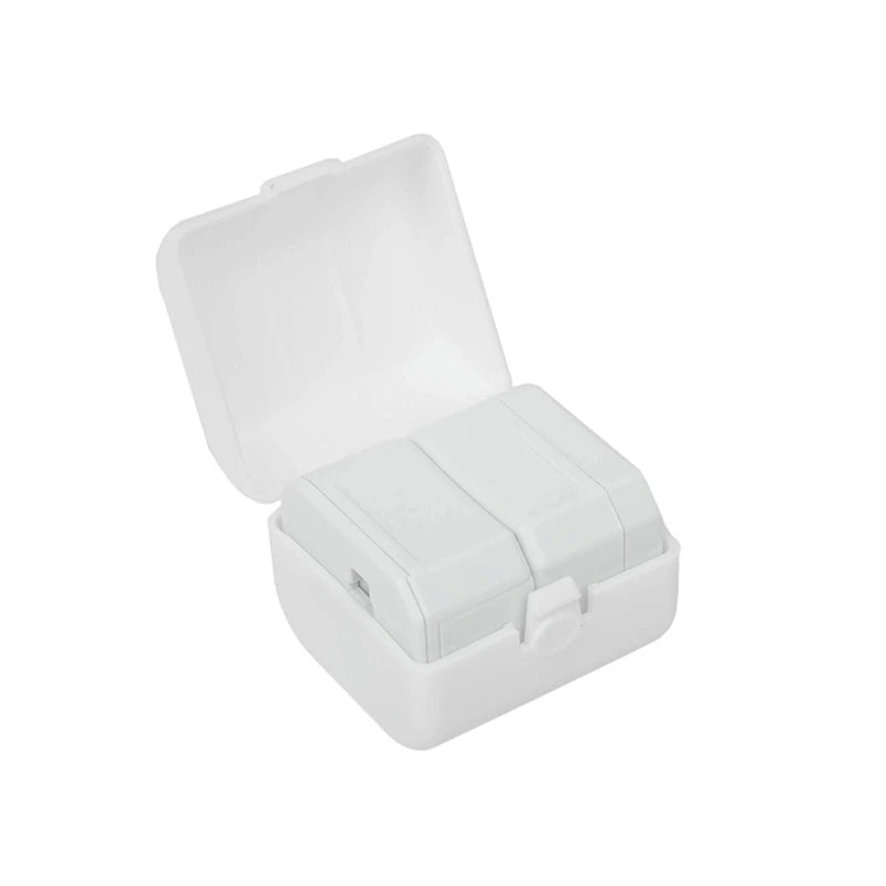 World Travel Adaptor / Blanco / Blanco